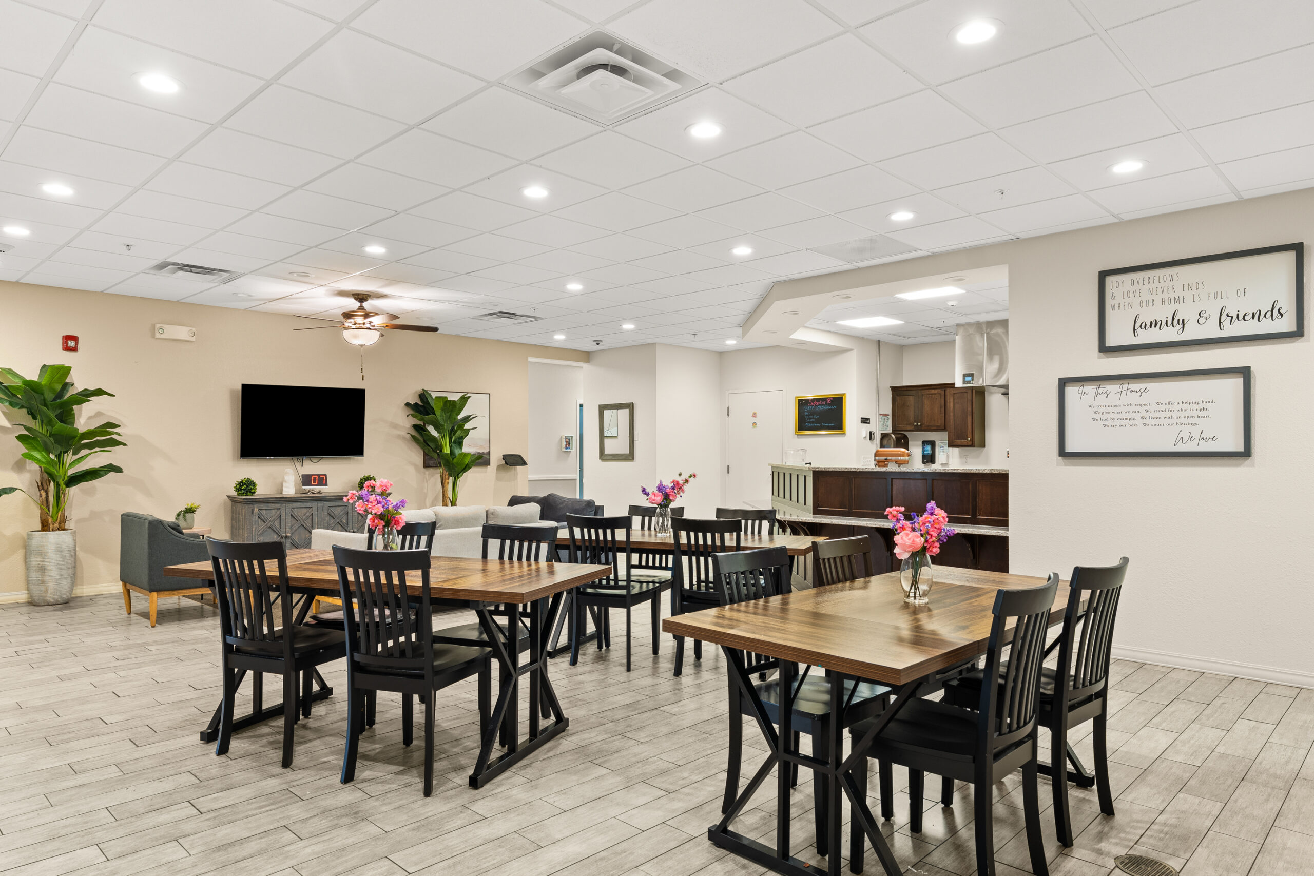 Dining room with tables and chairs