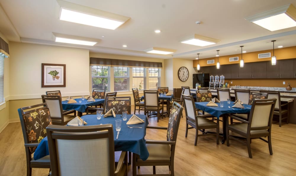 The resident dining room at Grace Point Place in Oak Lawn, Illinois.