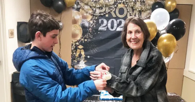 Emerald Place Memory Care in Glenview Illinois holds a Senior Prom